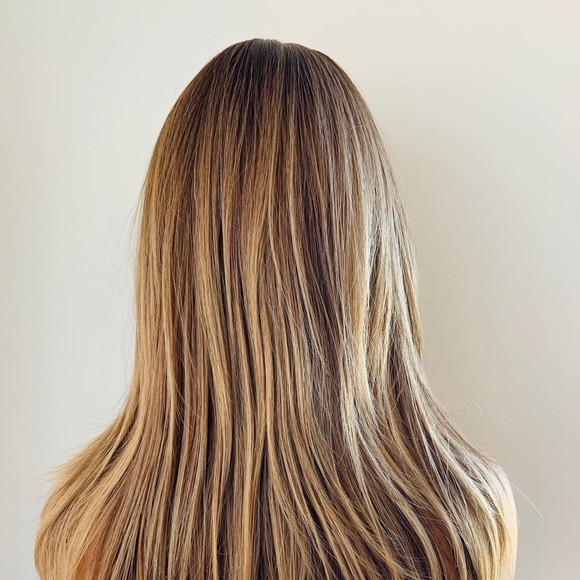 A Pretty 20” Toffee Brown Premium Fiber Wig with Bangs for Daily Wear or Events - Picture 10 of 11